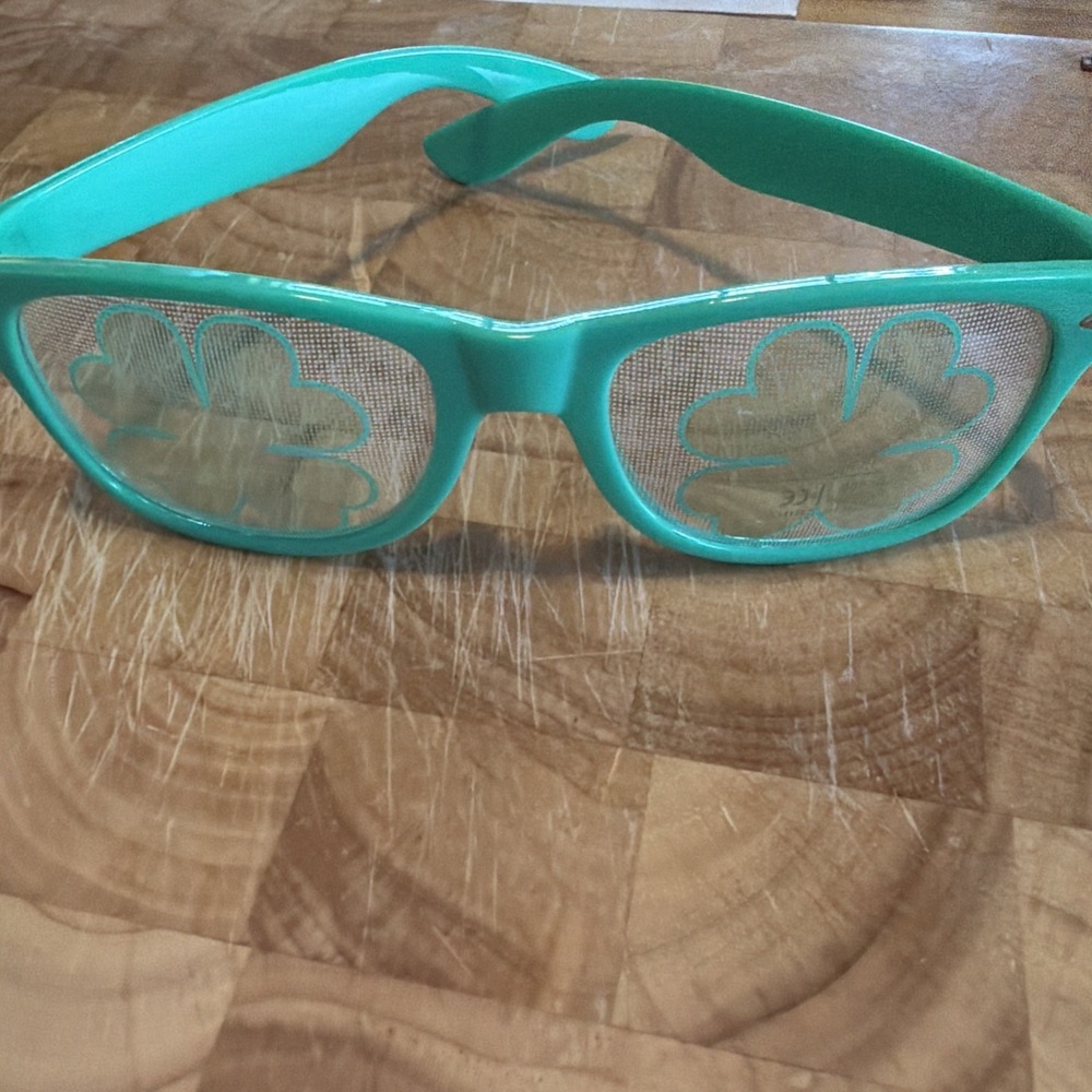 Coors Light‎ Shamrock Green Glasses St. Patrick's Day Fun Dress Irish 4 Clover
